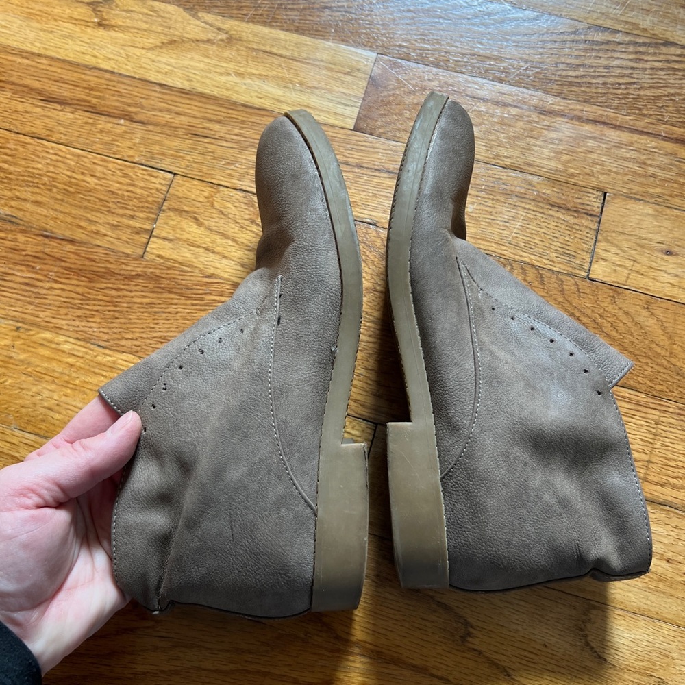 Indigo Rd. slip on laceless ankle boots/booties in taupe - women’s 7.5 - 7 1/2 - Picture 6 of 6